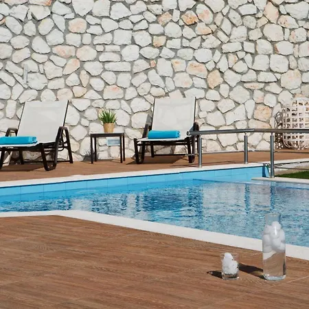 Dream With Private Pool, Ideal For Families Evgiros